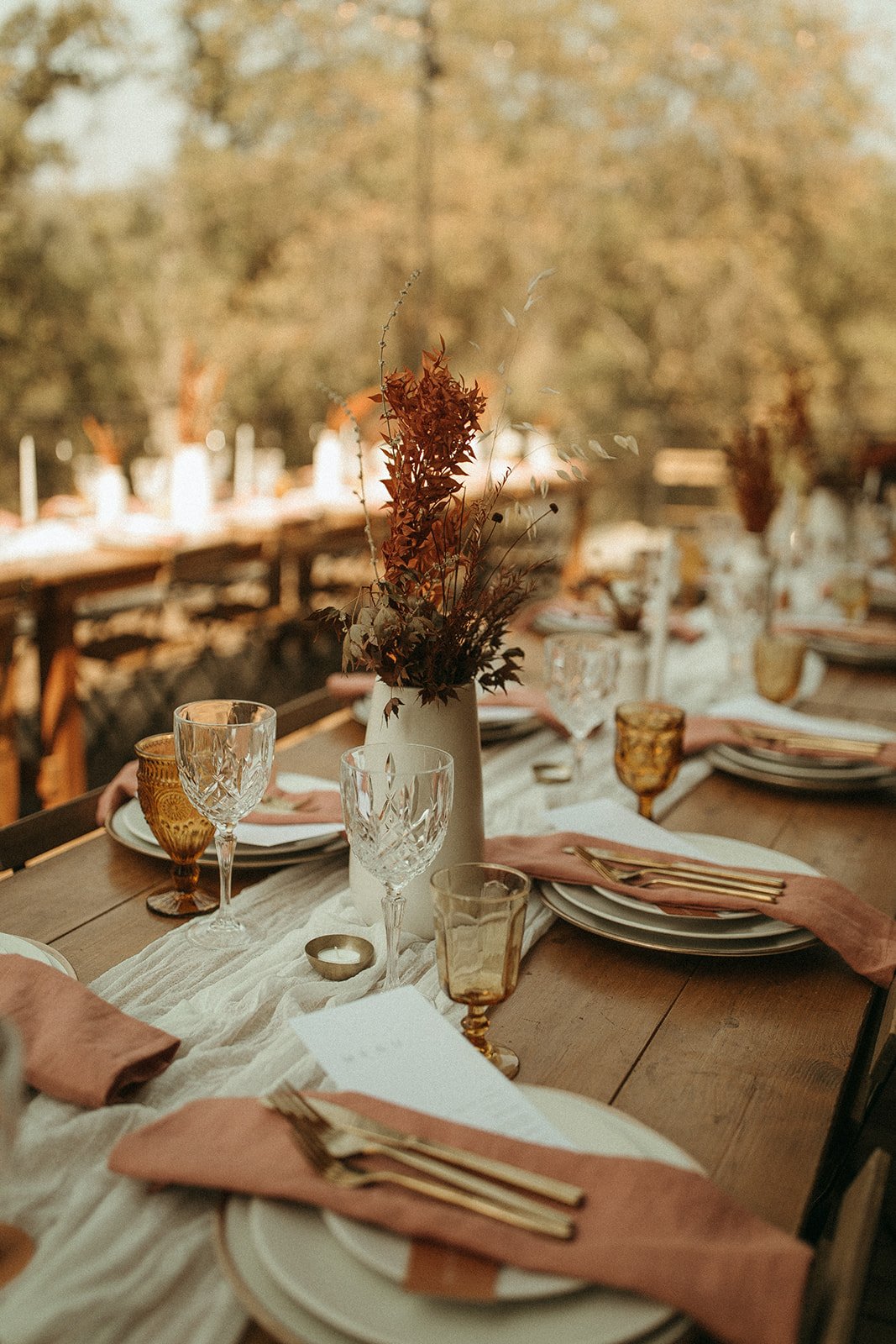 Reception in Yosemite with bohemian colors and florals