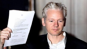 Julian Assange: Hacked Emails Include Info On Hillary’s Arming of Jihadists, Including ISIS, in Syria