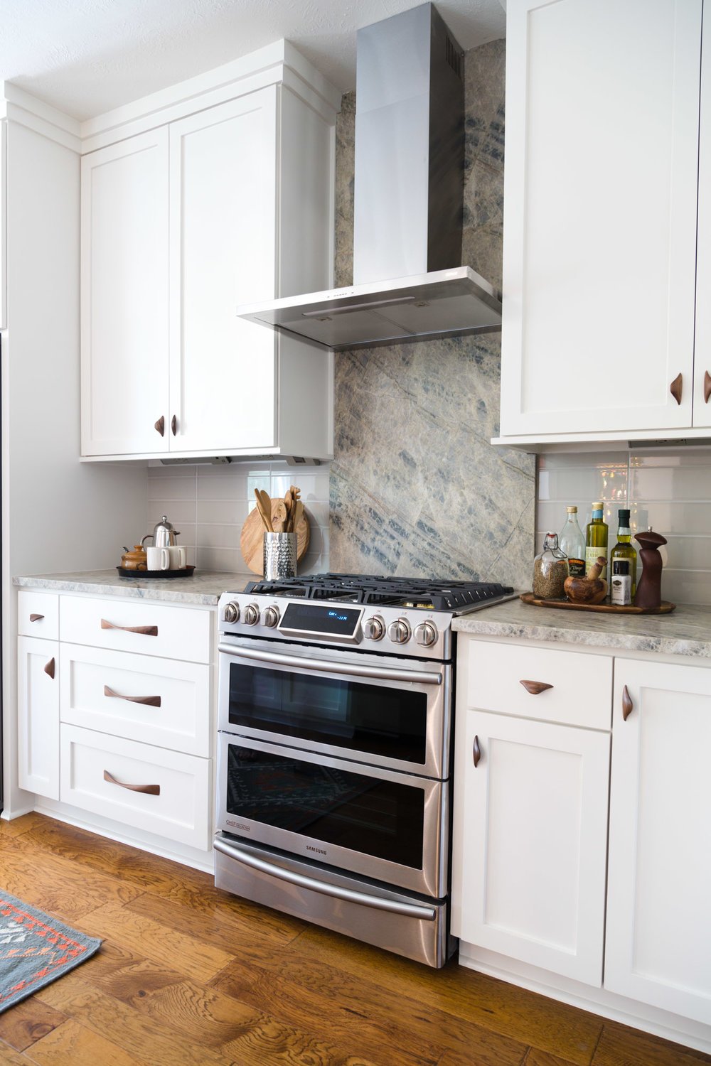When To Use A Natural Stone Backsplash And When NOT To ...