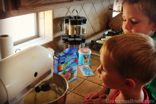 kids watching ingredients mix