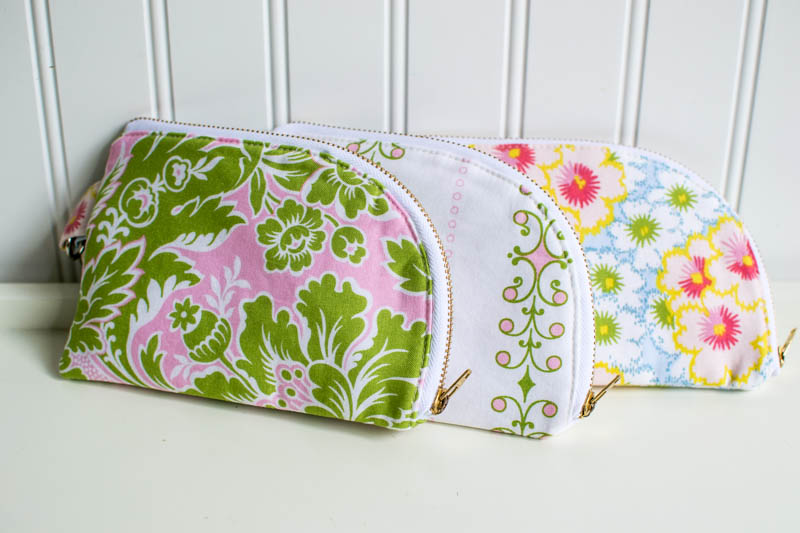 Show Off Saturday... some pretty 2 sided zipper pouches — SewCanShe ...