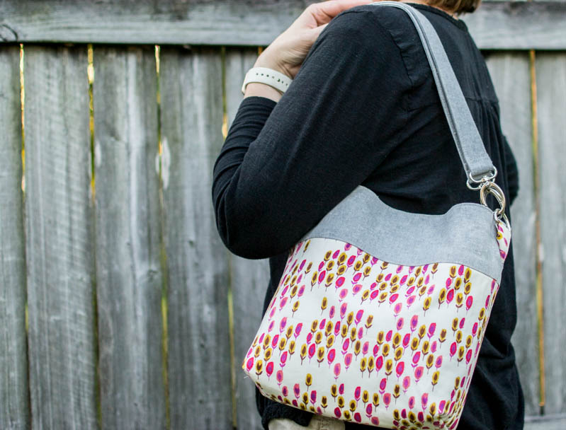 Convertible Cross Body Tote Sewing Tutorial! {fat quarter friendly!} — SewCanShe | Free Sewing ...