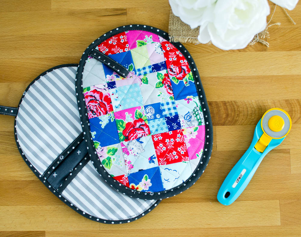 patchwork-potholder-with-pockets-a-mini-quilt-for-your-kitchen-free