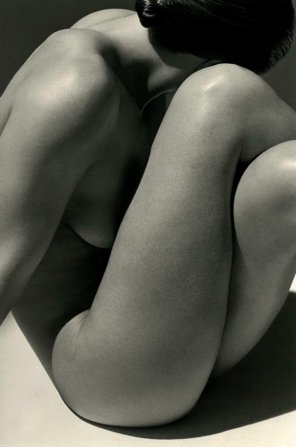 Herb Ritts - Untitled Nude l, Miami (1997) - The Quiet Front.