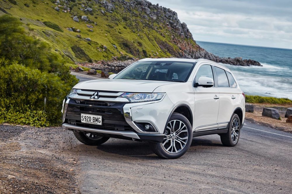 Mitsubishi Outlander review & buyer's guide — Auto Expert
