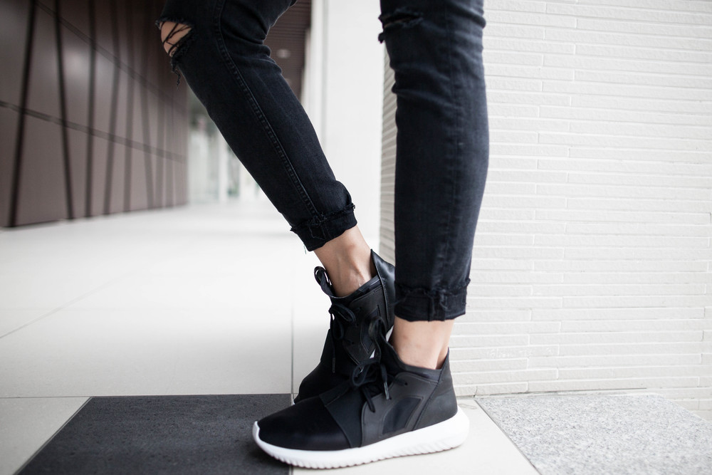 Adidas Originals Tubular Defiant Women 's Running Shoes Black