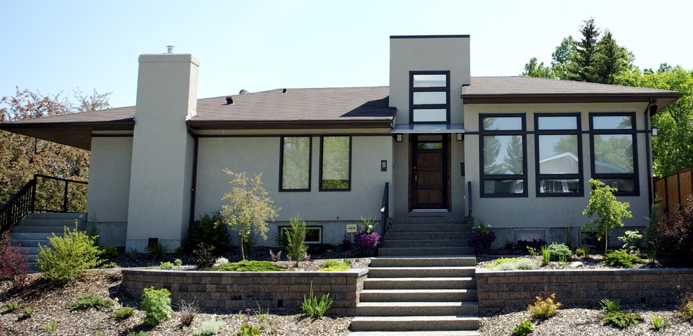  Modern bungalow addition (1000 sf. ft.)&nbsp;by Harmony Home Projects Inc. Photo: Harmony Home Projects In. 
