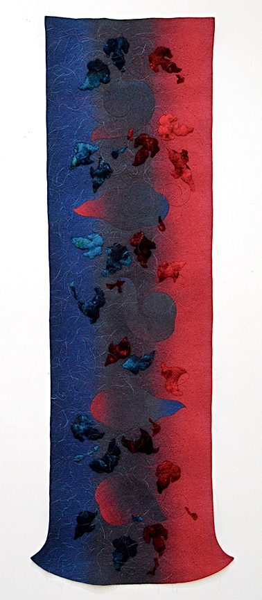 «Suite à la tradition» & nbsp;  Feutre industriel 1999 78 "x 23", feutre fait principal, teinture à fibres réactives, machine et amp;  coutures à la main