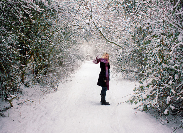 Αποτέλεσμα εικόνας για woman in snow