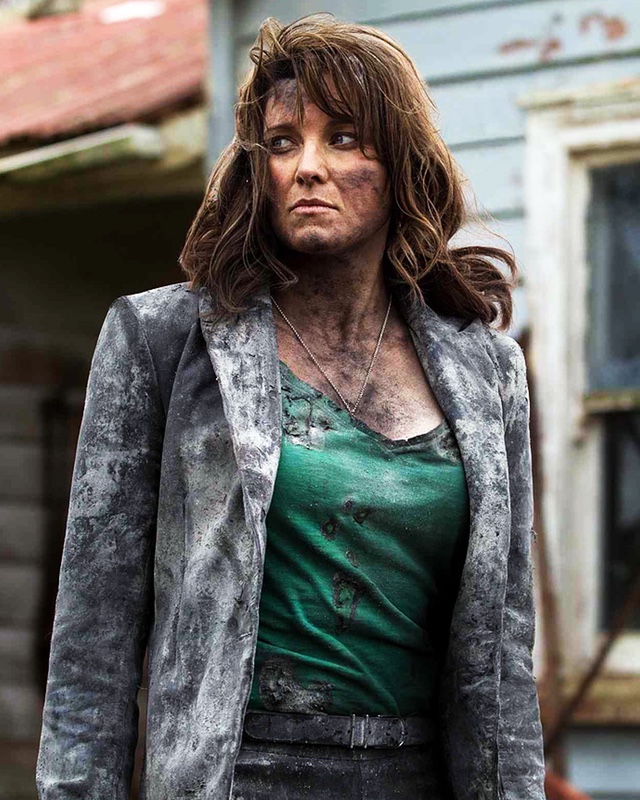 Lucy Lawless Looks Pissed Off in This ASH VS. EVIL DEAD Photo — GeekTyrant