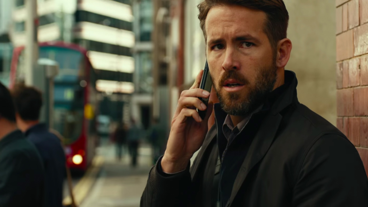 Watch: CRIMINAL Trailer Features Ryan Reynolds in Yet Another Body Swap