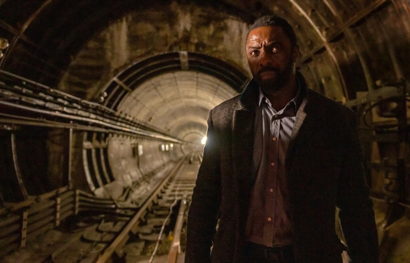 Deux premières photos du film LUTHER sur Netflix avec Idris Elba