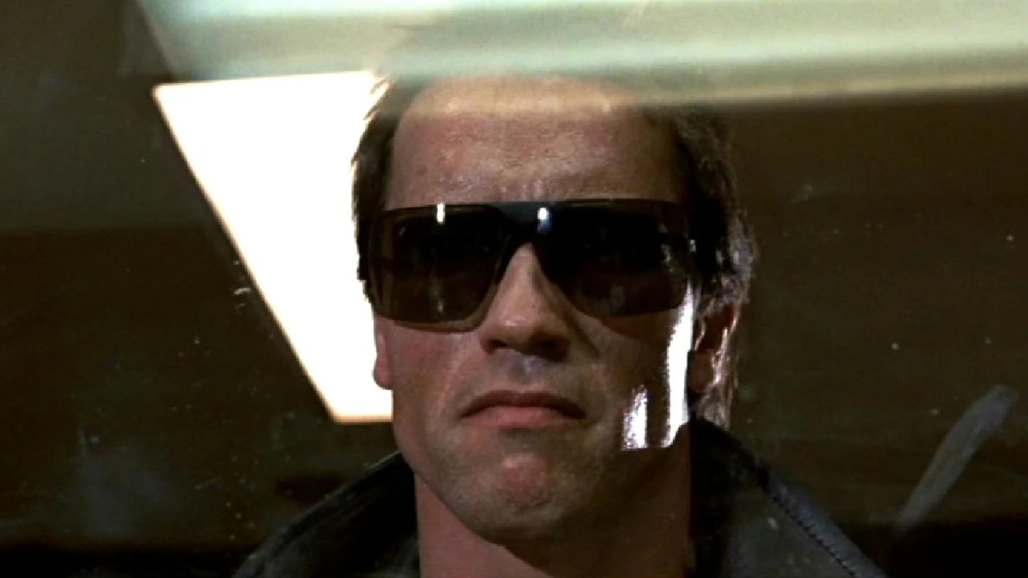Arnold Schwarzenegger dit qu’il s’est battu contre le fait de dire « Je reviendrai » dans TERMINATOR parce qu’il pensait que ça avait l’air bizarre