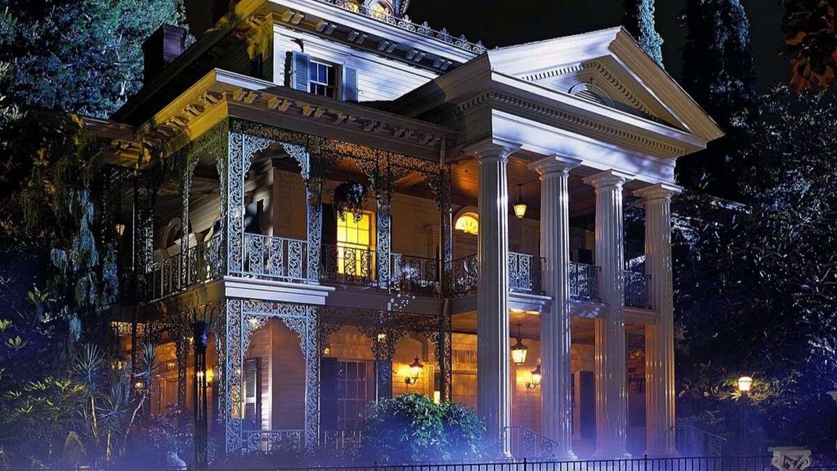 Les Imagineers de Disney expliquent l’histoire et la création de l’attraction Haunted Mansion de Disneyland