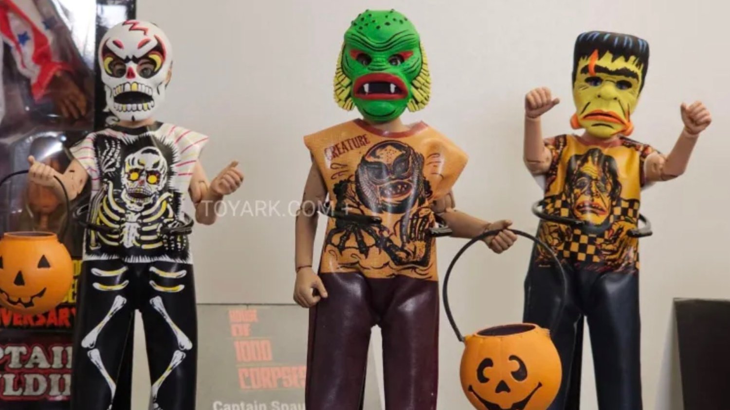NECA célèbre Halloween avec des figurines d’action cool de costume d’Halloween de Ben Cooper !