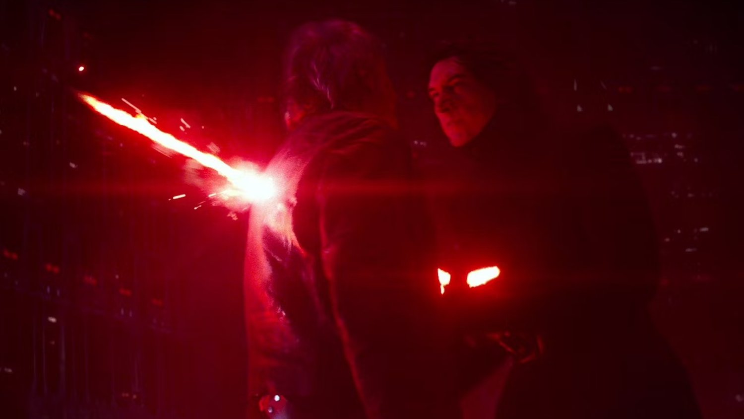 Adam Driver parle du tournage de la scène de la mort de Han Solo dans STAR WARS : THE FORCE AWAKENS