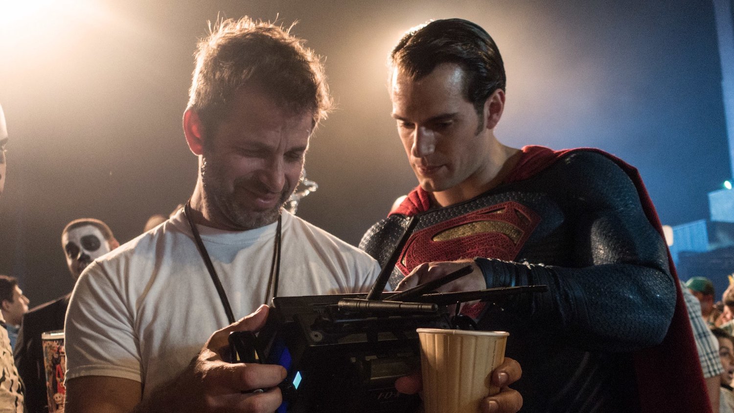 Zack Snyder s’adresse à un critique qui dit qu’il « se masturbe probablement à chaque fois qu’il dit couper »