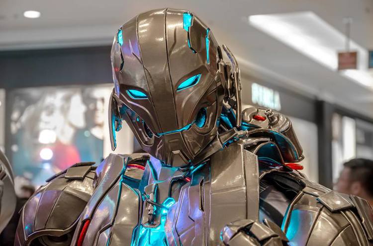 impressive-ultron-cosplay-for-avengers-age-of-ultron12