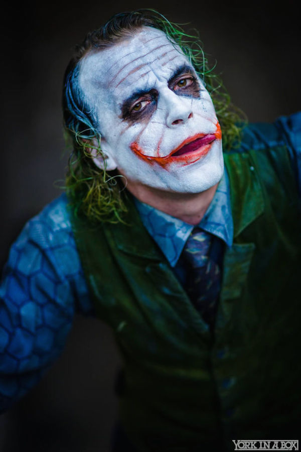 This Heath Ledger Joker Cosplay is Insanely Unsettling — GeekTyrant