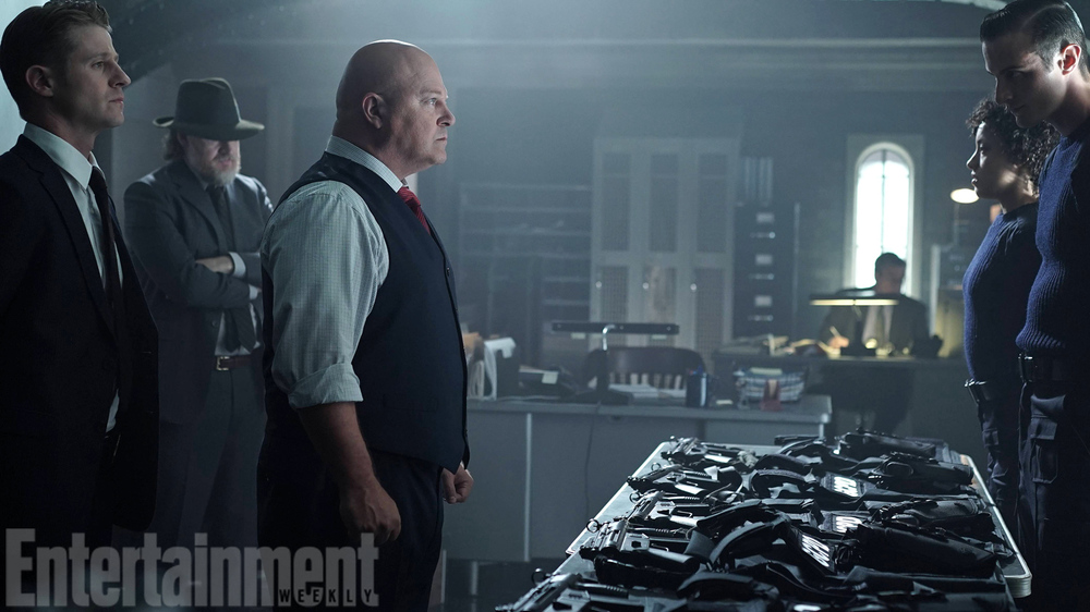 first-look-at-michael-chiklis-in-gotham-as-captain-nathaniel-barnes
