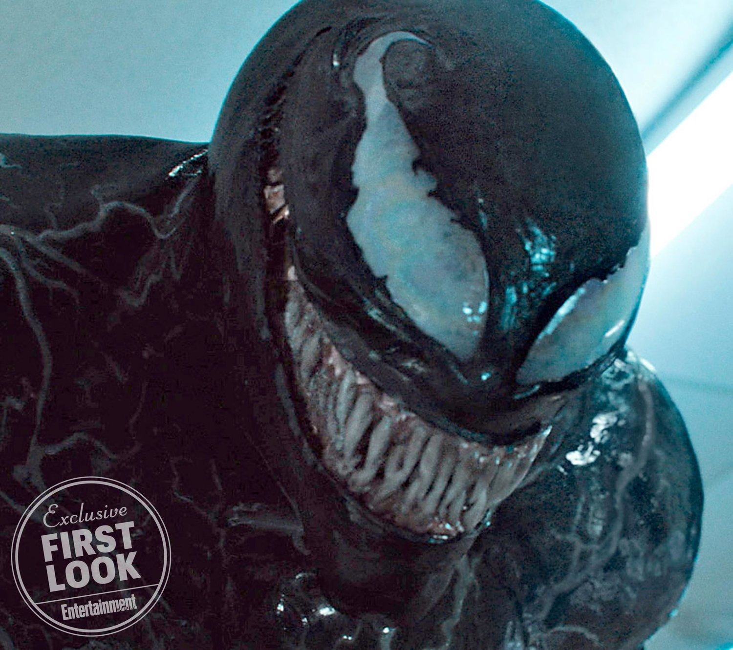 venom-is-shows-off-his-sinister-grin-in-new-photos-from-the-upcoming-film1