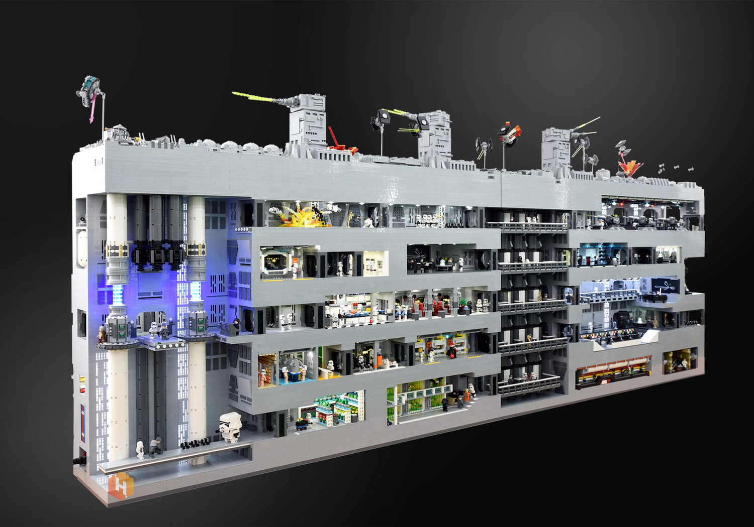 super-detailed-lego-diorama-of-the-star-wars-death-star-trench-run-stays-on-target3