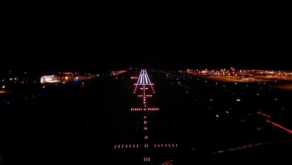 Thanks to  A Pilot's View &nbsp;(Copyright  © 2014 A Pilot's View)&nbsp; for this image of final approach into London Gatwick Airport at night. Similar to Oxford, but with more lights and a higher landing fee! 