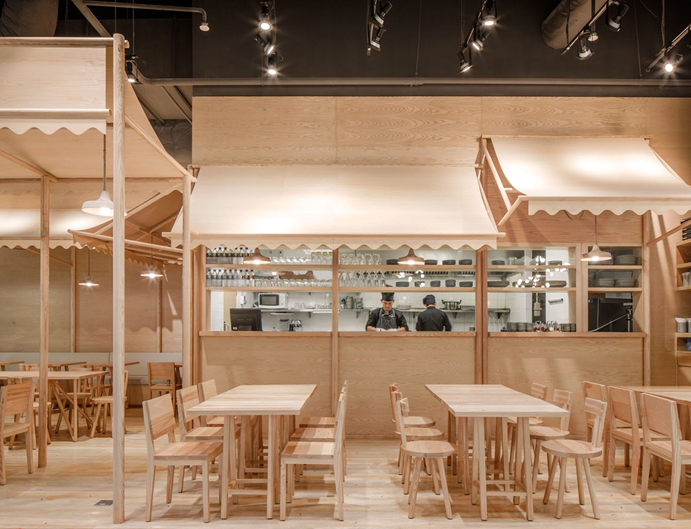 Wood Chipping: Onion Designs All Wood Eatery at Emquartier — KNSTRCT