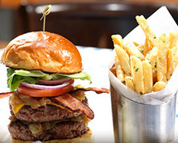 Burger und Bourbon – was für eine Kombination – lecker!