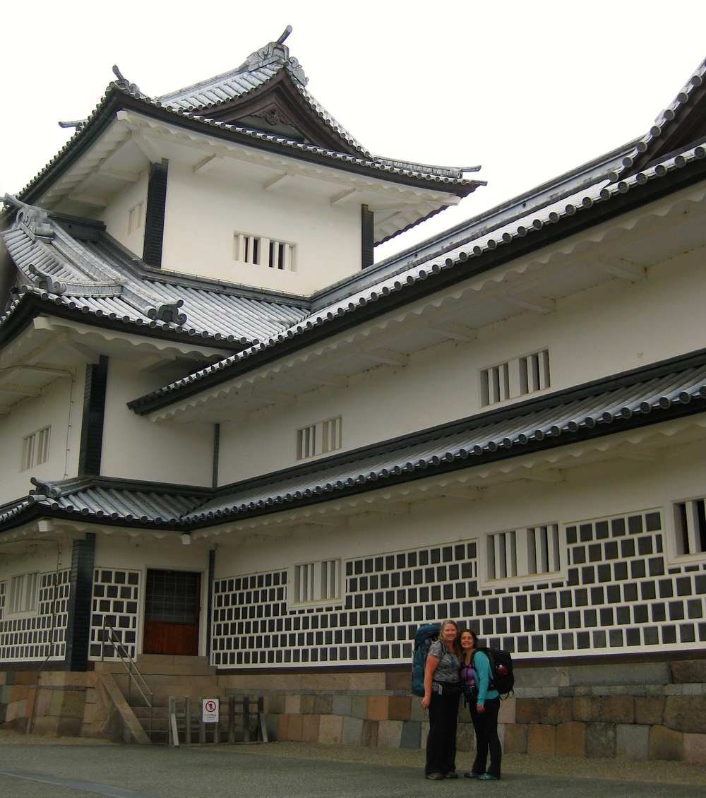  &nbsp;Posing with&nbsp;Kanazawa Castle 