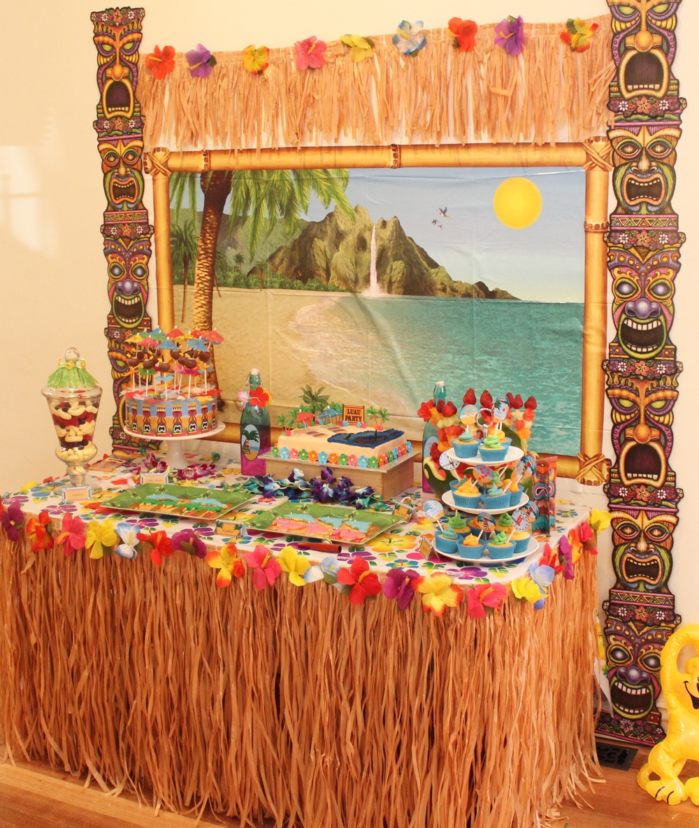 Hawaiian Luau Party with Desert Table and Games — Chic Party Ideas