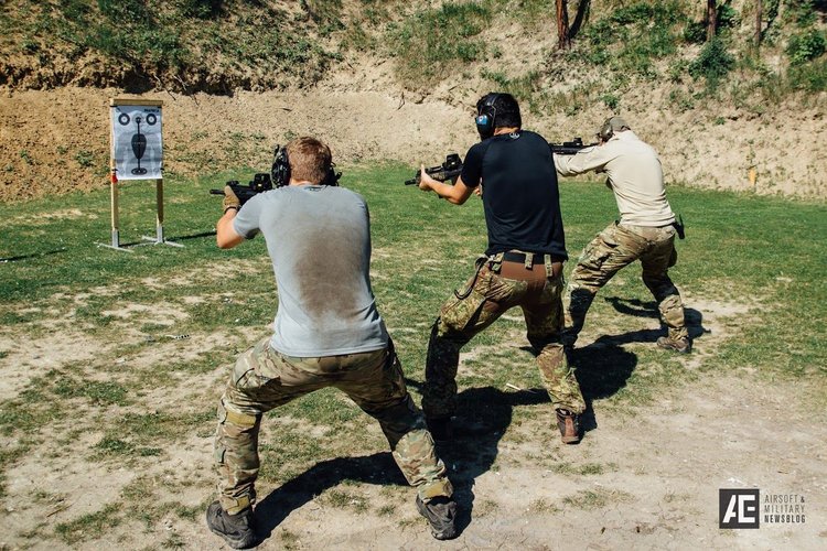 PG Chief instructor demonstrates to a shooting class how different positioning of the legs & hips effects the shoter bio-mechanics. NOTE : Left shooter has correct posture.