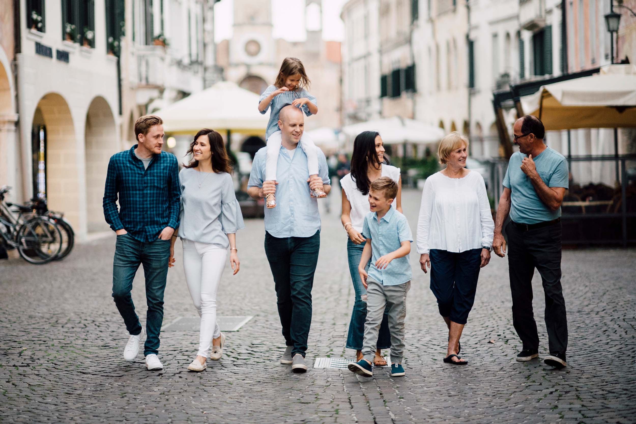   The Auld family in  Venice    Flytographer Serena  