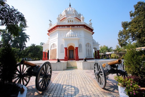 The Saragarhi Memorial Gurdwara (Sikh place of worship) in Ferozepur, Punjab is a tribute to the Sikh soldiers who sacrificed their lives at Saragarhi. The memorial Gurdwara, was built by the army in 1904 with stones from the Saragarhi post and has the names of the 21 Sikh soldiers inscribed on its walls.