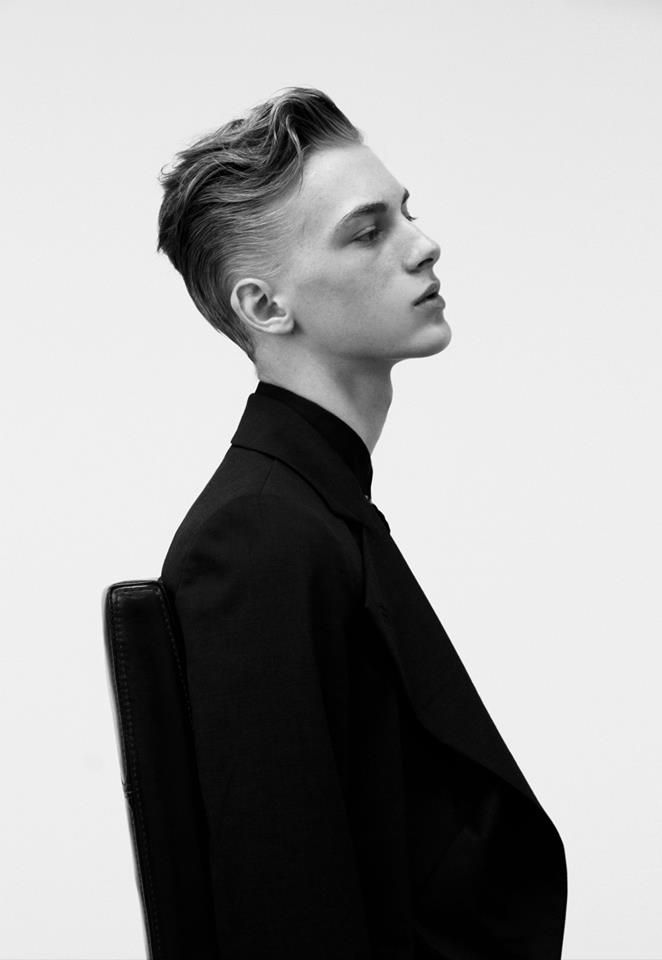 Androgynous Masculine-Leaning Coded Hairstyles for Wavy 