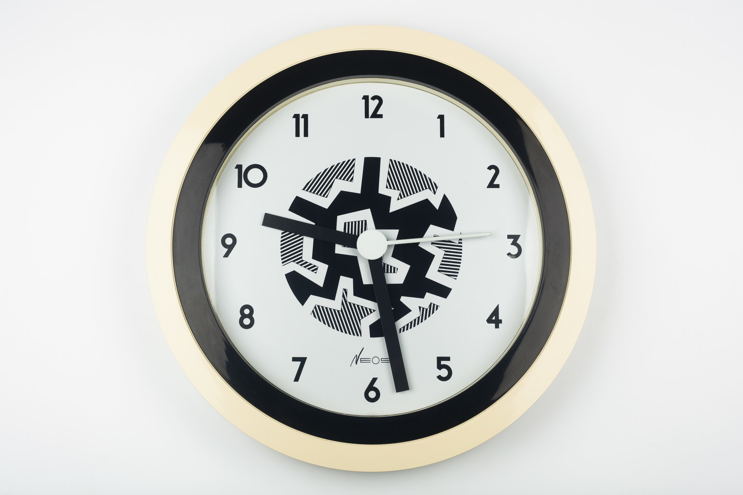 MEMPHIS WALL CLOCK WHITE, BLACK BY DU PASQUIER AND SOWDEN FOR NEOS, ITALY, 1980S