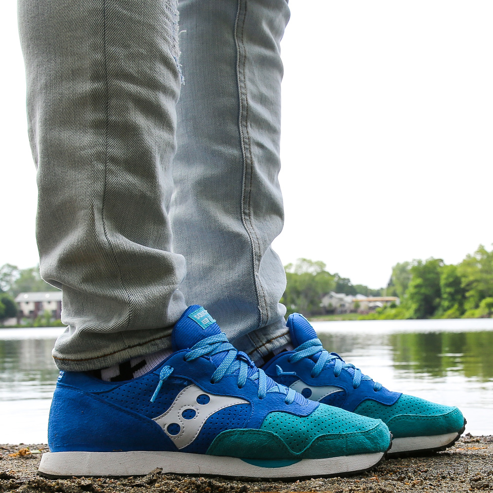 saucony dxn trainer on feet