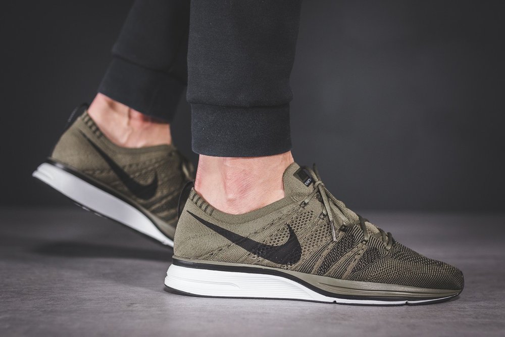 nike flyknit trainer olive green