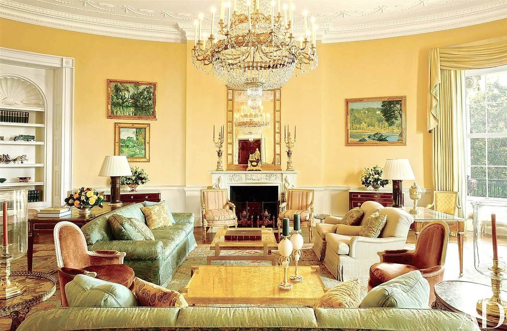 The yellow Oval Room of the Obamas - looks like a completely different room although most of the furniture was kept and reused from the earlier Bush decor - the positioning of these two coffee tables does make the room look more spacious 