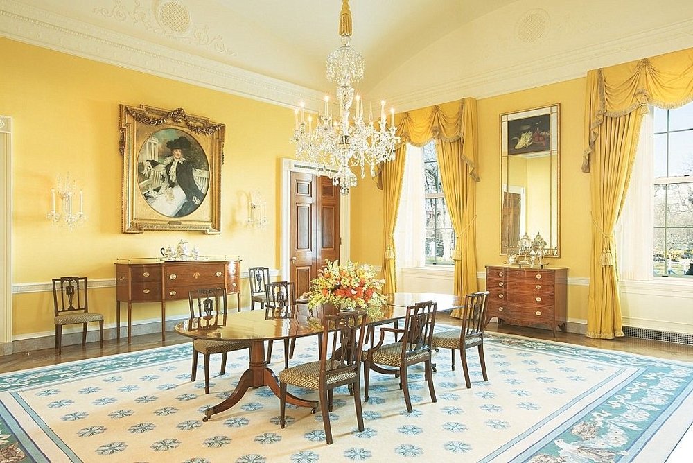 The Bush Dining room - a very elegant room and exactly the decor I'd expect to see in the White House
