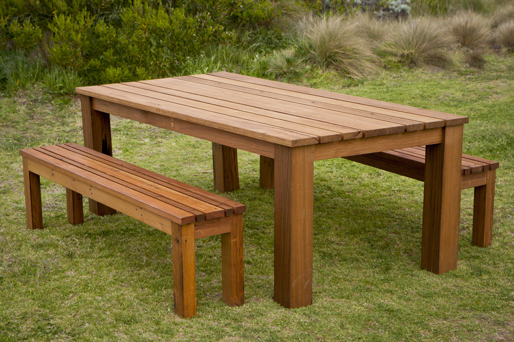 Outdoor table set | Bespoke outdoor table
