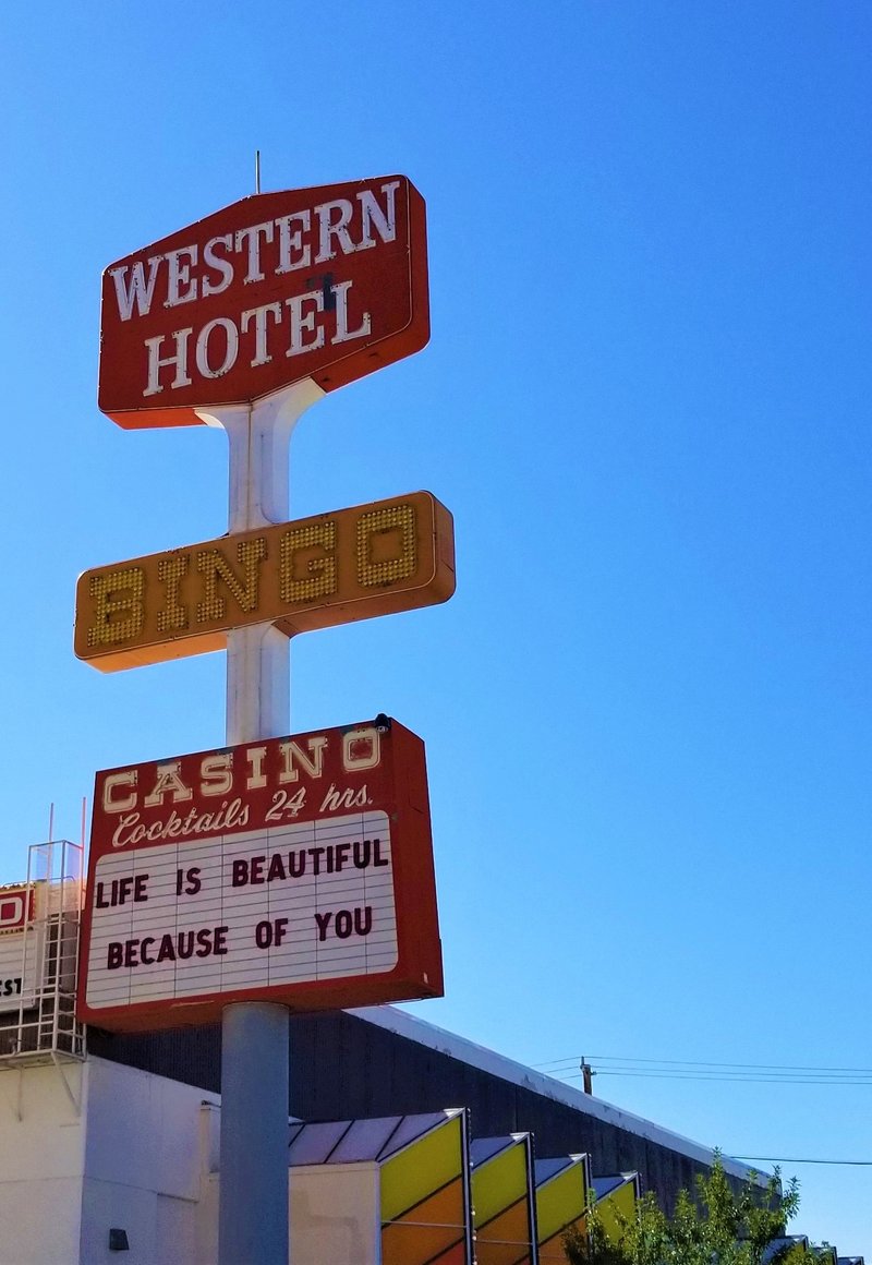 downtown-las-vegas-samsung-galaxy-western-hotel-fremont-street-vintage-neon-sign