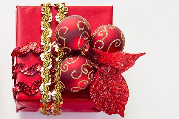 diy christmas holiday gift wrap fashion designer inspired dolce gabbana red gold