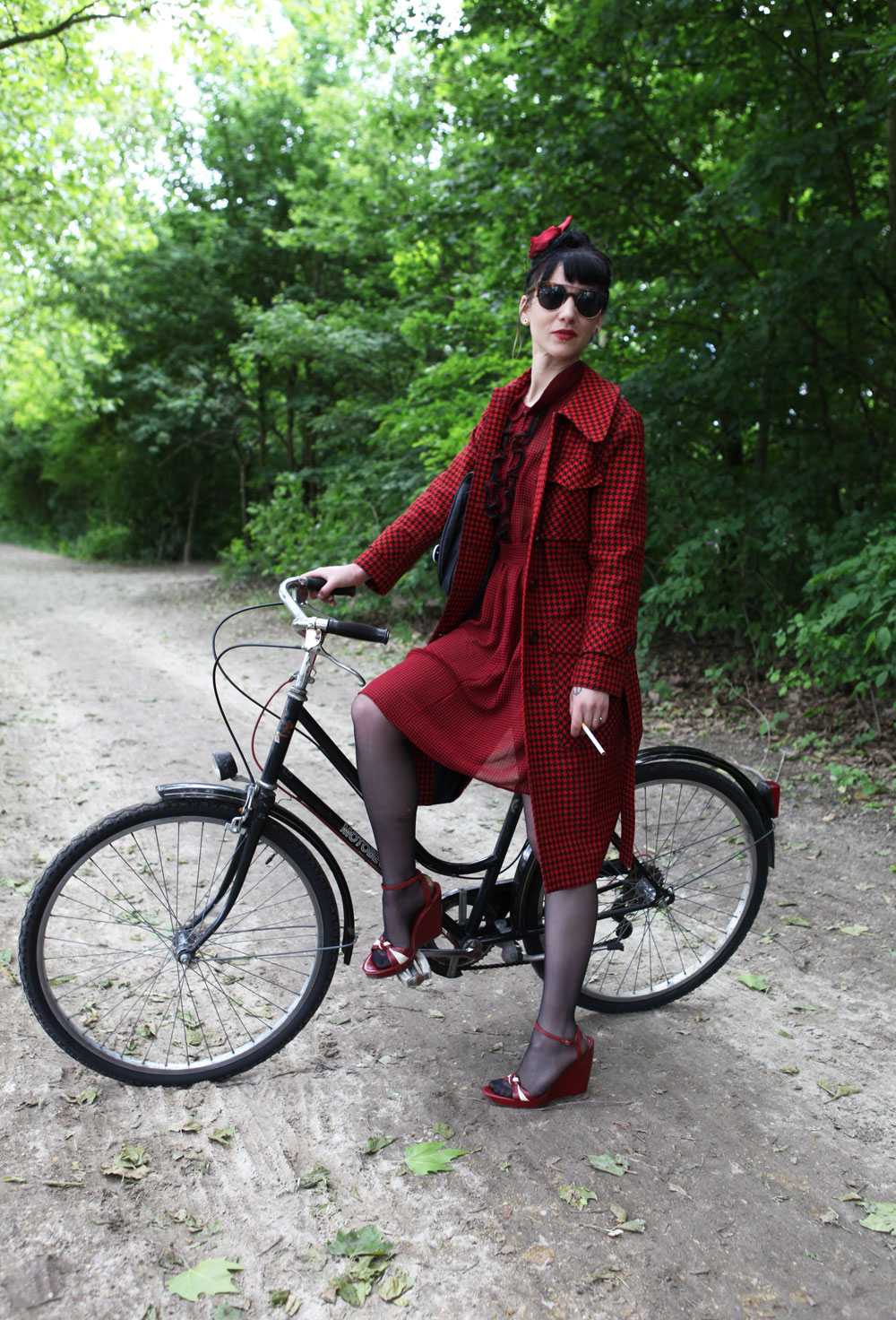 beret-baguette-paris-bike-pretty-street-style-bike-fashion-photo-Kelly-Miller-16