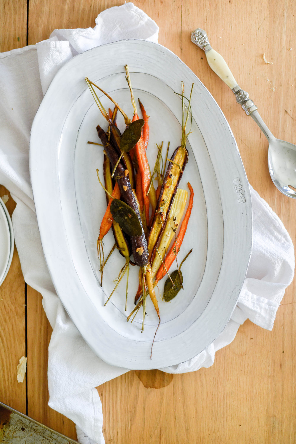 Maple glazed roasted carrots - the perfect Thanksgiving side dish! | boxwoodavenue.com