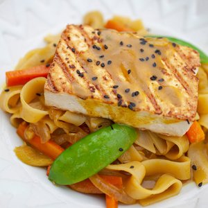 Thai Curry Turmeric Rice Noodles w/ Grilled Tofu