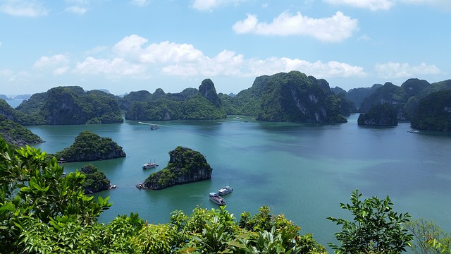 Things To Do in Vietnam - Halong Bay Vietnam