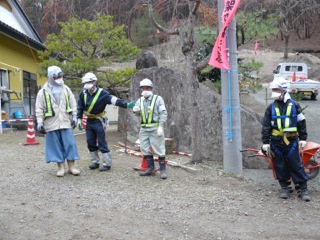  Workmen for cleaning irradiated house and land 