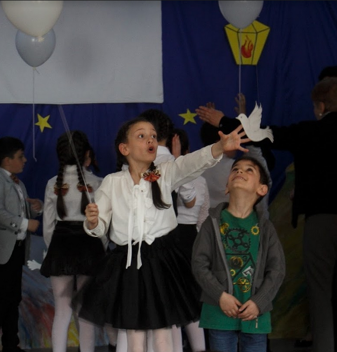 Syrian refugees integrating well in Armenia's public schools in Gumri. Photo credit: James Aram Elliot on assignment for the ARP