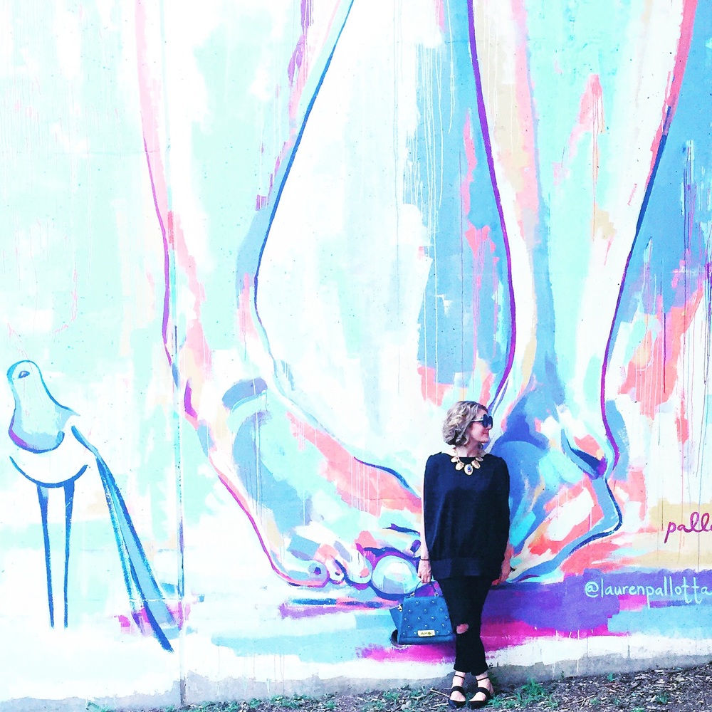 Finding new places to shoot blog photos in Cabbagetown! This mural by @laurenpallotta is fantastic!